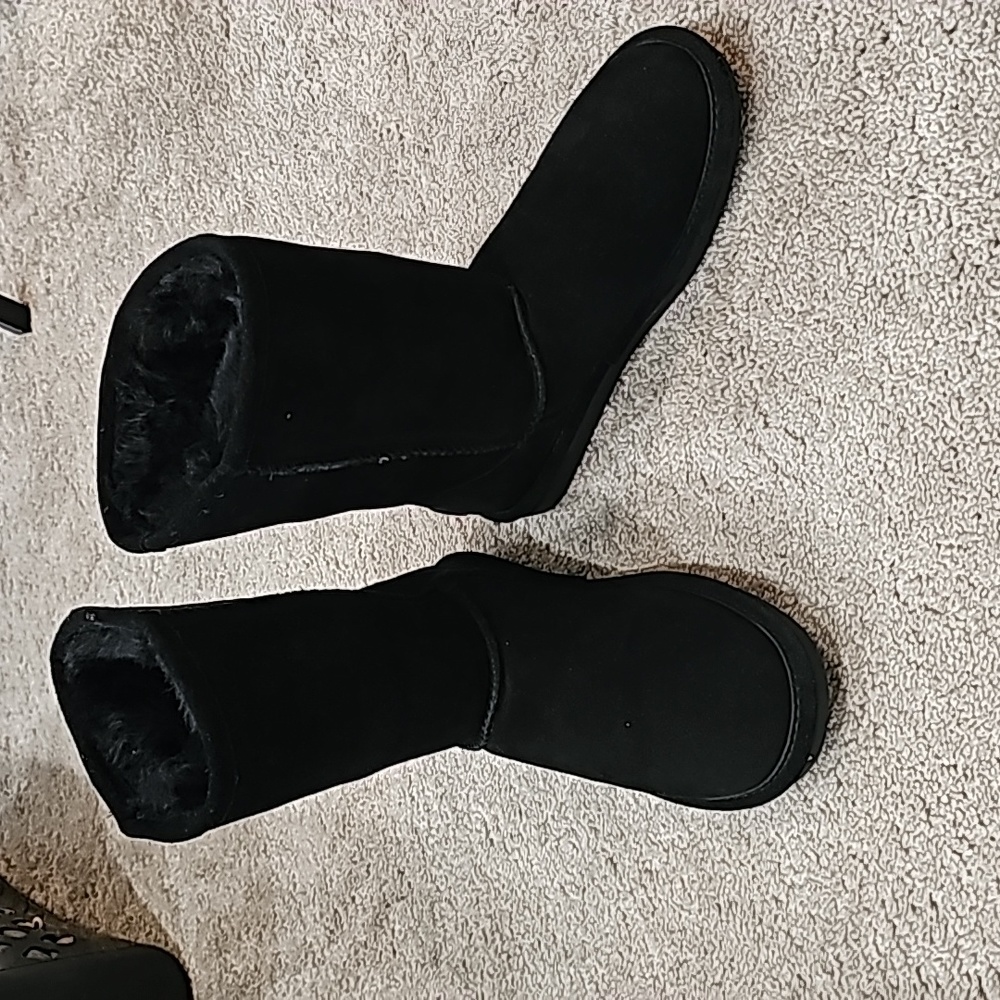BEARPAW boots size 8 (womens)